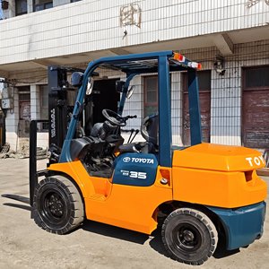 Chariot élévateur diesel Toyota d'occasion 3,5 tonnes avec moteur, bon prix, à vendre, origine Japon, poids 4500 kg, inspection vidéo et rapport fournis - Product Image 2