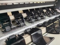 Máquina Cortadora de Etiquetas con Alimentación Automática de Papel al Vacío Teneth