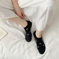 Nouvelles chaussettes courtes basses colorées et amusantes de style tendance avec un design caché pour femmes, en coton.