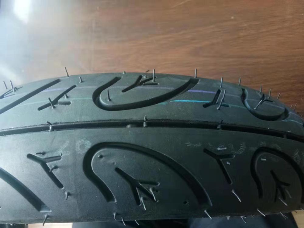 6PR/8PR capas y 30%-55% contenido de caucho de neumáticos de motocicleta a Pihlippines 3,00-10/30010