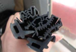 Bande d'étanchéité en <span class=keywords><strong>caoutchouc</strong></span> extrudé en forme de T/<span class=keywords><strong>H</strong></span>/U personnalisée, profil de <span class=keywords><strong>caoutchouc</strong></span> pour porte de voiture, pare-brise - Product Image 6