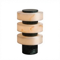 Lampe de table moderne à disques superposés, cadre en marbre naturel, abat-jour en faux albâtre, lampe de bureau décorative pour projet de hall d'hôtel