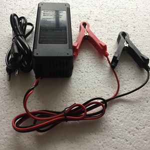 เครื่องชาร์จ<span class=keywords><strong>แบตเตอรี่</strong></span>ตะกั่วกรด <span class=keywords><strong>12V5A</strong></span> สำหรับ<span class=keywords><strong>แบตเตอรี่</strong></span>ตะกั่วกรดและรถจักรยานยนต์ไฟฟ้า - Product Image 2