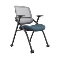 Chaise de conférence pliante de style moderne avec accoudoirs mobiles, roulettes et dossier double en maille