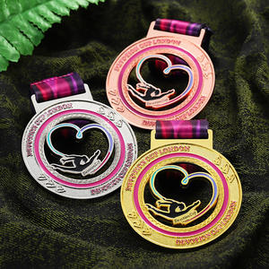 Medalla de Metal de Lujo con Diseño de Corazón Arcoíris Multicolor, Medalla de Gimnasia y Danza de Aleación de Zinc Esmaltada, Logotipo Metálico Personalizado para Competición - Product Image 4