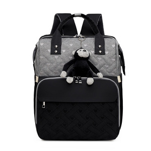 Sac à dos à langer portable grande capacité avec port de chargement USB intégré, station de change pliable pour bébé, sac à langer de voyage pour mamans - Product Image 3