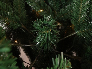 Arbre <span class=keywords><strong>de</strong></span> Noël artificiel en PVC <span class=keywords><strong>de</strong></span> 7 pieds, très vendu, avec 400 lumières LED, respectueux <span class=keywords><strong>de</strong></span> l'environnement et design neigeux collant - Product Image 4