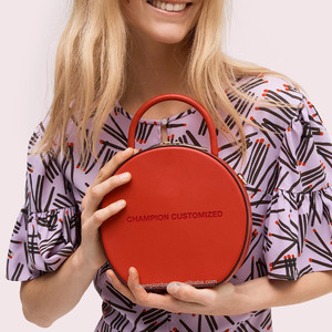 Bolso Bandolera Redondo de Cuero Liso Rojo con Logotipo Personalizado, Bolso de Mano Clásico para Mujer - Product Image 5