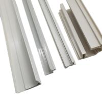 Profils de canaux en plastique extrudé PVC écologiques sur mesure, fabriqués en usine, pour accessoires de fenêtres de supermarchés