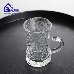 Fábrica al por mayor 100ml 3oz diseño grabado taza de té de vidrio transparente tazas turcas taza de agua potable con asa