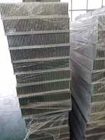 Profilés en aluminium de la série 6000 pour le traitement de coupe de dissipateur de chaleur de déshumidificateur de peigne de radiateur avec l'électrophorèse d'oxydation par pulvérisation