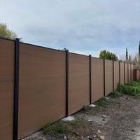 Panneaux de clôture de jardin en WPC avec cadre noir moderne |   Système de clôture composite horizontale pour jardin de villa, cour et enclos extérieur