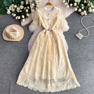 ชุดเดรสลูกไม้โครเชต์สำหรับผู้หญิง ดีไซน์หรูหรา ลายฉลุดอกไม้ - Product Image 2