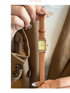 Reloj Rectangular Vintage para Mujer, Caja Dorada, Esfera Blanca Texturizada, Correa de Cuero Negra, Elegante Reloj de Pulsera de Cuarzo - Product Image 6