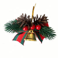 Klassische Goldene Hochwertige UV-Bedruckte Holz-Weihnachtsglocken-Ornamente Tannenzapfen Beeren Rote Grüne Schleife Baumkranz Feiertagsdekoration