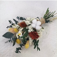 Vente en gros de décoration  personnalisée bohème grand arrangement nuptial avec bouquet de fleurs séchées en forme de papillon