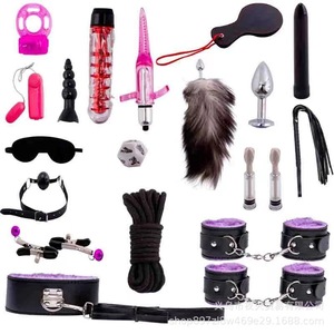 Ensemble de 20 pièces en cuir peluche pour bondage et jeux érotiques SM pour femmes, vente en gros. - Product Image 3