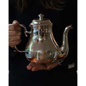 Théière Christofle Bagatelle, élégante et raffinée, en céramique, pour servir le thé - Product Image 3