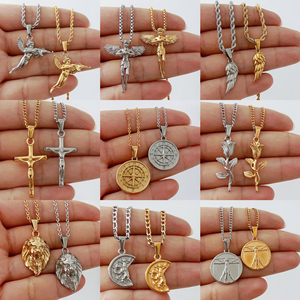 18K PVD chân không mạ thiên thần cánh mặt dây chuyền cổ điển Vòng cổ chất lượng cao 316L thép không gỉ người đàn ông đồ trang sức la bàn chéo Mặt dây chuyền - Product Image 3