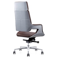 Chaise de bureau pivotante à dossier haut en cuir brun clair avec châssis autoportant en plastique argenté poli