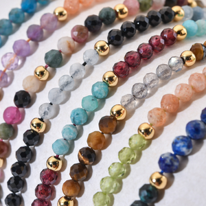 Bracelet ajustable minimaliste et élégant pour femme, avec perles d'opale rose et cristaux, idéal pour superposer et porter en couches, pour la guérison et le bien-être. - Product Image 6
