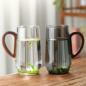 Gobelet à eau soufflé à la main grande capacité pour le bureau, en verre borosilicate transparent gris fumé, tasse à thé vert avec poignée en bois - Product Image 2