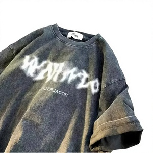 เสื้อยืดโอเวอร์ไซส์ผ้าคอตตอนหนานุ่ม พิมพ์ลายกราฟิกคุณภาพสูง สไตล์วินเทจ ล้างสีแบบแอซิดวอช สำหรับผู้ชาย รับสกรีนโลโก้ตามสั่ง - Product Image 1