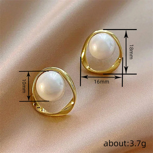 Eleganti Orecchini a Perno con Perle Finte Geometriche, Stile Francese, Gioielli da Donna alla Moda per Uso Quotidiano, Regalo Chic - Product Image 3