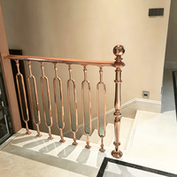 Rampe d'escalier en verre plaqué or de style français moderne et luxueux, adaptée aux villas, garde-corps en aluminium doré pour intérieur