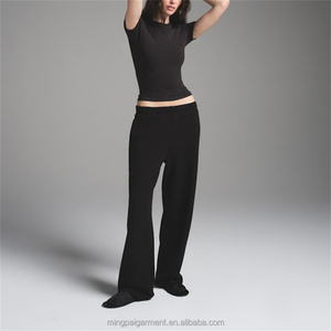 Ensemble Lounge 2 Pièces <span class=keywords><strong>Femme</strong></span> <span class=keywords><strong>de</strong></span> Haute Qualité en Jersey <span class=keywords><strong>de</strong></span> Coton Doux : Crop Top et Joggers à Jambes Larges – <span class=keywords><strong>Tenue</strong></span> Décontractée Assortie pour la Maison et le Streetwear - Product Image 3