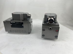 Control Proporcional Hidráulico Serie 4WS2EM 4WS2EM6 4WSE2EM6 4WS2EM10 4WS2ED10 4WS2EM10-5X/60B11ET210K8DV - Product Image 3