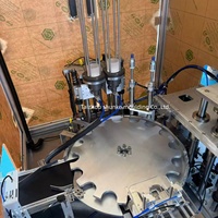 Máquina Automática de Alta Velocidad para el Revestimiento, Relleno y Ensamblaje de Tapas con Motor y Rodamientos para Inserción de Espuma de PE, Lámina de Aluminio y Juntas