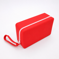 Pochette de maquillage de plage en silicone écologique brillante personnalisée avec logo, grande capacité, résistante à l'eau, pour soins de la peau et cosmétiques, vente en gros