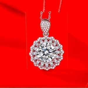 Collar con Colgante de Plata de Ley 925 con Moissanita y Baño de Platino para Mujer, Joyería Clásica y Moderna para Bodas - Product Image 3
