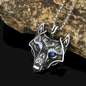 Yunnique-collar con colgante de cabeza de lobo vikingo de acero inoxidable con ojos azules para hombre, joyería de regalo - Product Image 3