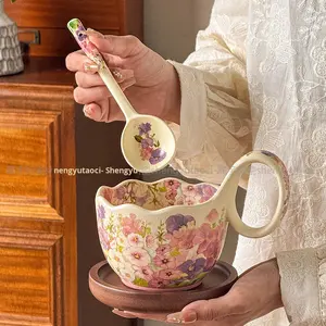 Tazza da Caffè con Manico Curvo Beige con Fiori in Fiore, Cucchiaio, Tazza per Colazione, Ciotola per Avena, Tazza in Ceramica Colorata e Vivace in Stile Ins - Product Image 5