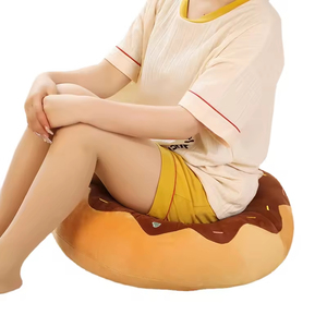 Coussin de canapé en forme de donut en peluche, design alimentaire amusant, avec rembourrage en coton PP, vente en gros - Product Image 1