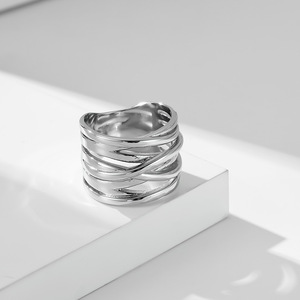 Popular yunnique style 3D woven three-color titanium steel ring for women, exaggerated, fashionable, elegant, and <b>s</b> - Product Image 4