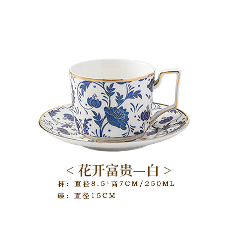 ดอกไม้บานในความเจริญรุ่งเรืองและสีขาว-ถ้วยและจาน