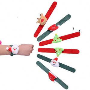 Anillo de Aro de Navidad con Diseño de Ciervo y Árbol Pequeño, Novedad al por Mayor, Creativo y Adorable, Regalo de Navidad - Product Image 1