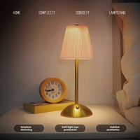 Lampe de table LED en métal et tissu, à intensité tactile, batterie incluse, température de couleur réglable, lampe d'ambiance multicolore pour restaurant et chambre à coucher