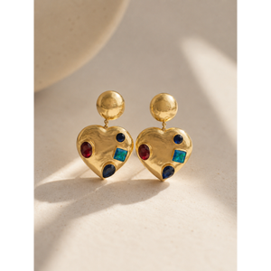 Boucles d'oreilles pendantes en forme de cœur martelé doré vintage – Cœurs multicolores ornés de pierres précieuses - Product Image 4