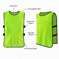 Rompi Latihan Olahraga Neon Hijau Grosir 2026, Rompi Latihan Sepak Bola, Pinnie Latihan Tim, Logo Kustom OEM, MOQ 500 PCS