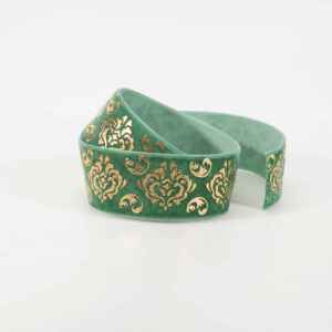 Cinta de terciopelo vintage con estampado damasco y lámina dorada, de poliéster de una sola cara, para coronas navideñas y decoración festiva - Product Image 3