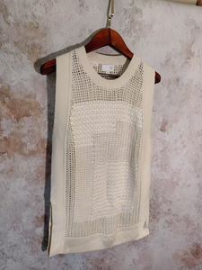 Top de cuello redondo de Cachemira de ganchillo de punto sin mangas en blanco - Product Image 3