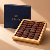 Luxe doos met aangepast logo voor gedroogd fruit, dadels en chocolade, zoete Ramadan geschenkdoos voor een Midden-Oosterse feestdag.