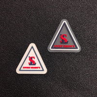 Vente en gros de logo surélevé personnalisé Patch en silicone Autocollant de transfert par presse à chaud Étiquettes en PVC pour vêtements Décoration de vêtements à coudre