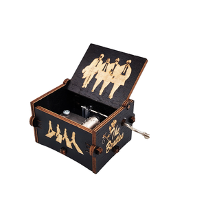 Spot <span class=keywords><strong>Mini</strong></span> boîte à musique en bois écologique à manivelle fonction rotative cadeau de vacances pour les fans d'anime et les amis - Product Image 1