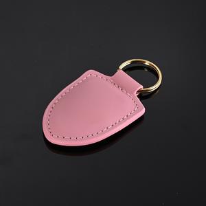 Venta al por mayor Llavero de coche de metal de cuero genuino con forma de escudo - Product Image 6