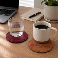 Sous-verre/Soucoupe en cuir PU écologique avec logo personnalisé en relief, diamètre 10 cm, design classique pour restaurants